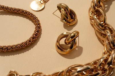 Display shiny luxurious golden chain | Jax Jewelers House Jacksonville FL